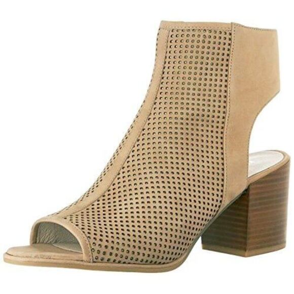 NWT Kenneth Cole New York Women's CHARLO Dress Pump Beige Perf 10 - Picture 1 of 8